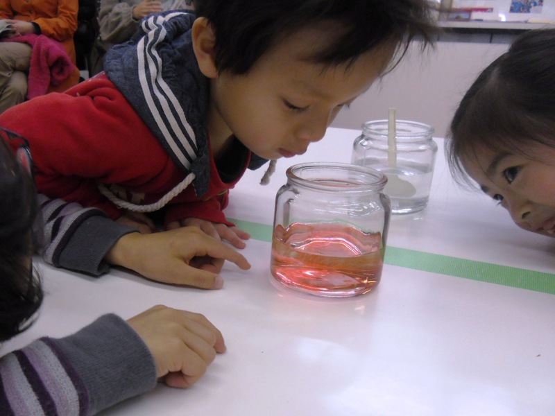 幼児向け科学実験「「液体の探検」～調べる！比べる！液体の性質～