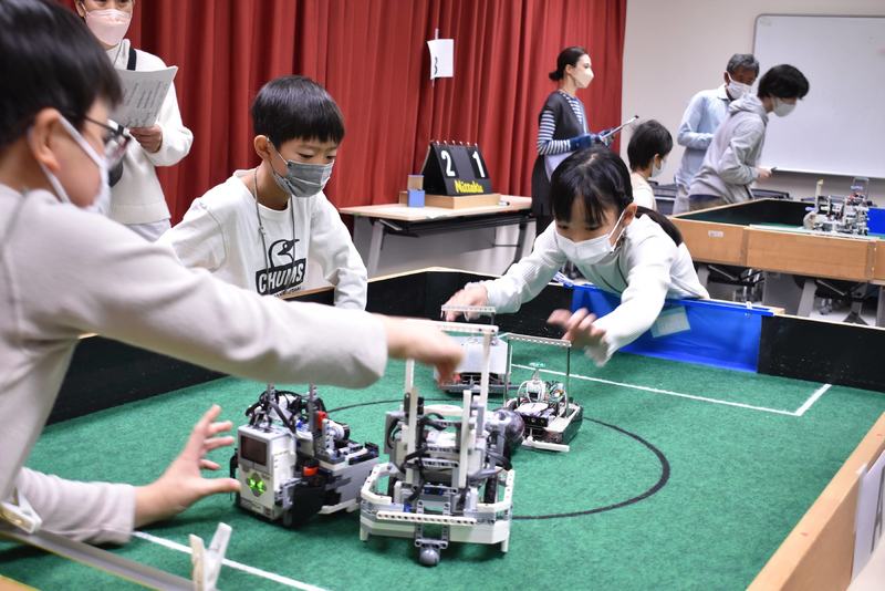 飯田橋　ロボコンに挑戦！「電子工作ロボットサッカー」の関連写真1