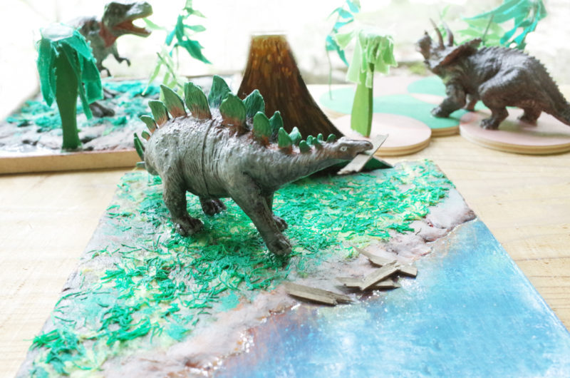 夏休み限定　木工クラフト「恐竜ジオラマ」作り！