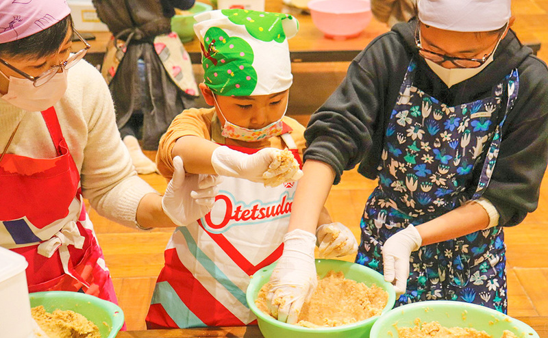 冬の手仕事　手づくり味噌の仕込み体験