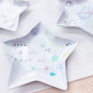 陶芸　お星さまプレートの絵付け
