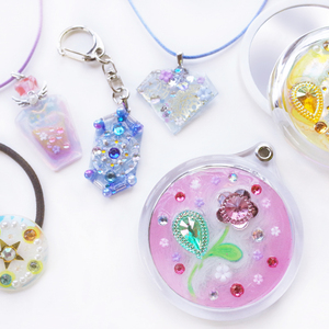 UVレジンでつくるコンパクトミラー/オーロラアクセサリー