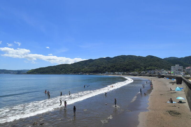 伊東市が最高の夏の経験を提供！４つの人気海水浴場で監視所を設置