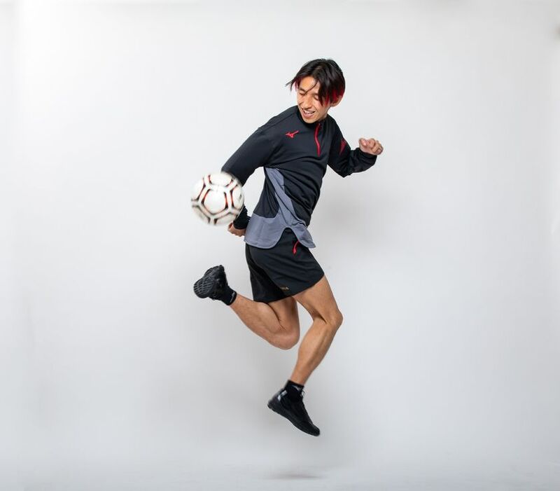 リーフラス、ドリブルデザイナー岡部将和氏と提携し、ジュニア向けサッカースクール「D-UNLOCK」を6月開校